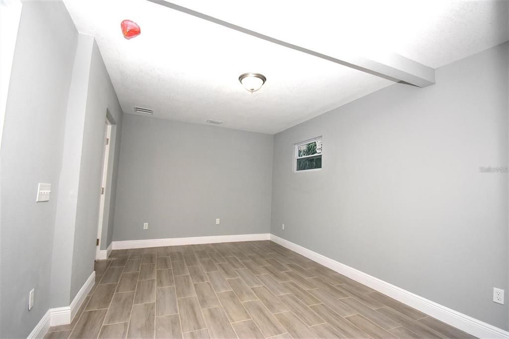 For Sale: $289,900 (3 beds, 2 baths, 996 Square Feet)
