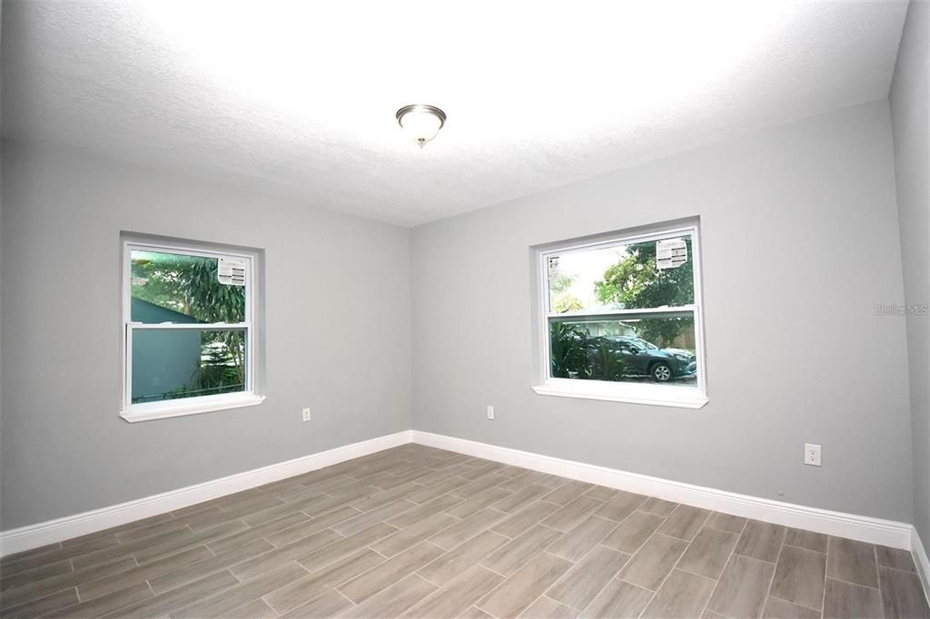 For Sale: $289,900 (3 beds, 2 baths, 996 Square Feet)