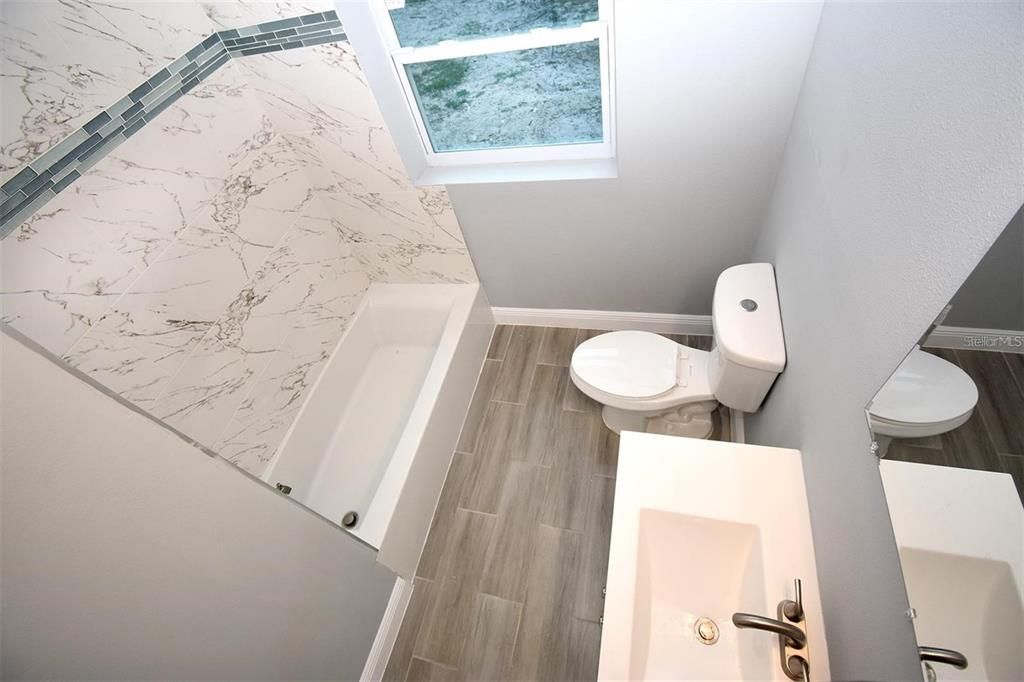For Sale: $289,900 (3 beds, 2 baths, 996 Square Feet)