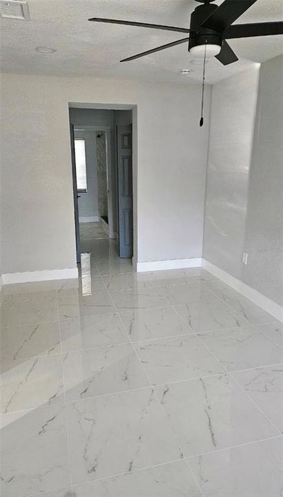En Venta: $335,000 (3 camas, 2 baños, 1080 Pies cuadrados)