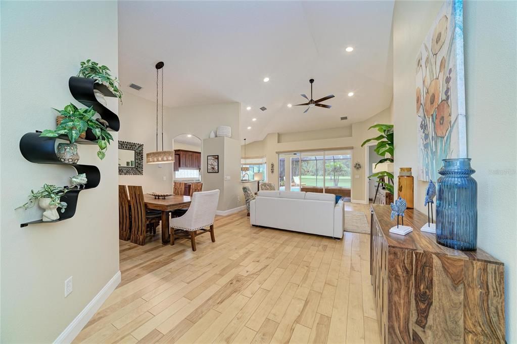 En Venta: $599,000 (3 camas, 2 baños, 1894 Pies cuadrados)