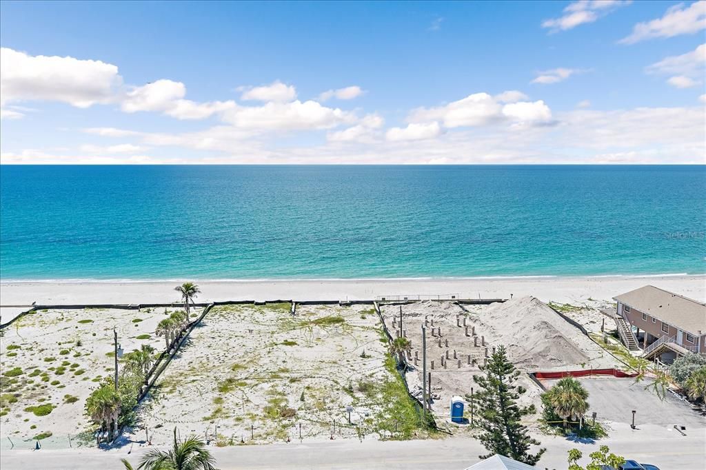 На продажу: $1,249,000 (0.25 acres)