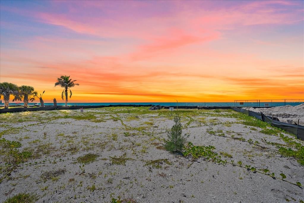 На продажу: $1,249,000 (0.25 acres)