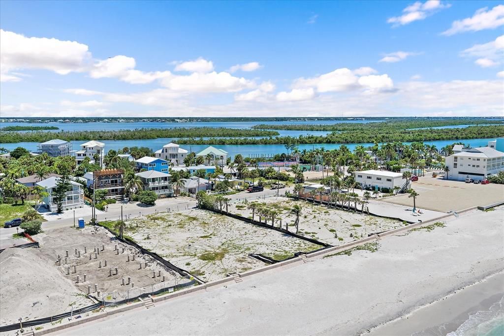 На продажу: $1,249,000 (0.25 acres)