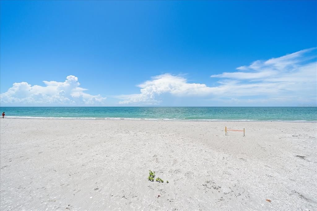 На продажу: $1,249,000 (0.25 acres)