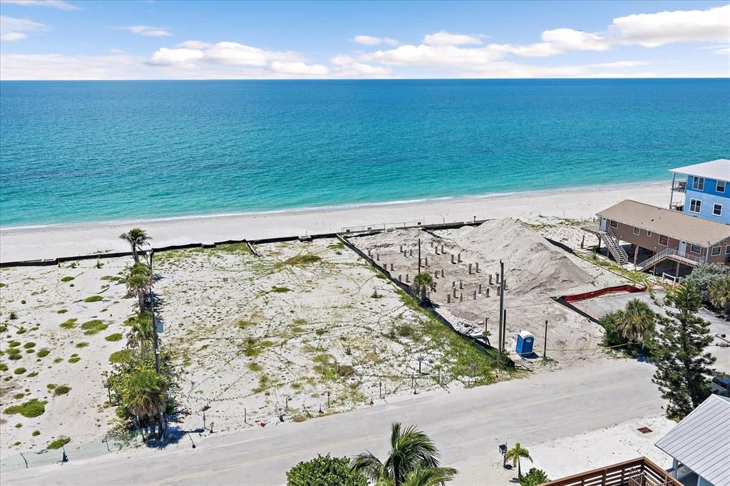 На продажу: $1,249,000 (0.25 acres)
