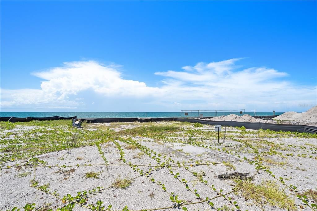 На продажу: $1,249,000 (0.25 acres)