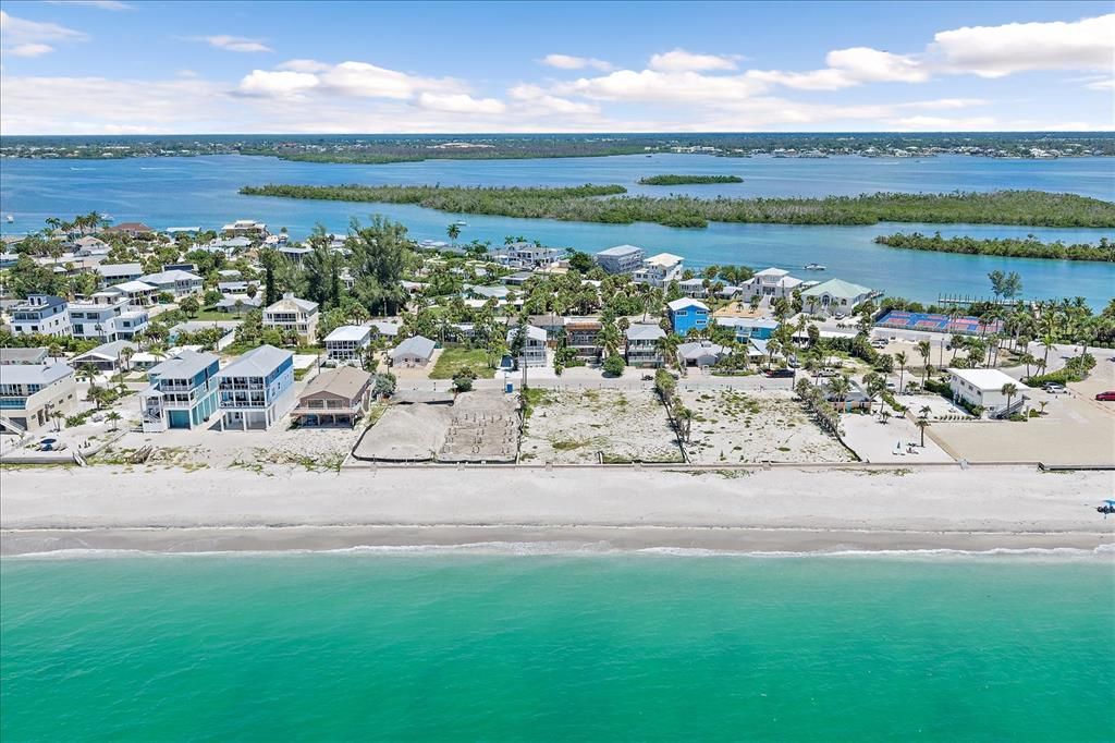 На продажу: $1,249,000 (0.25 acres)