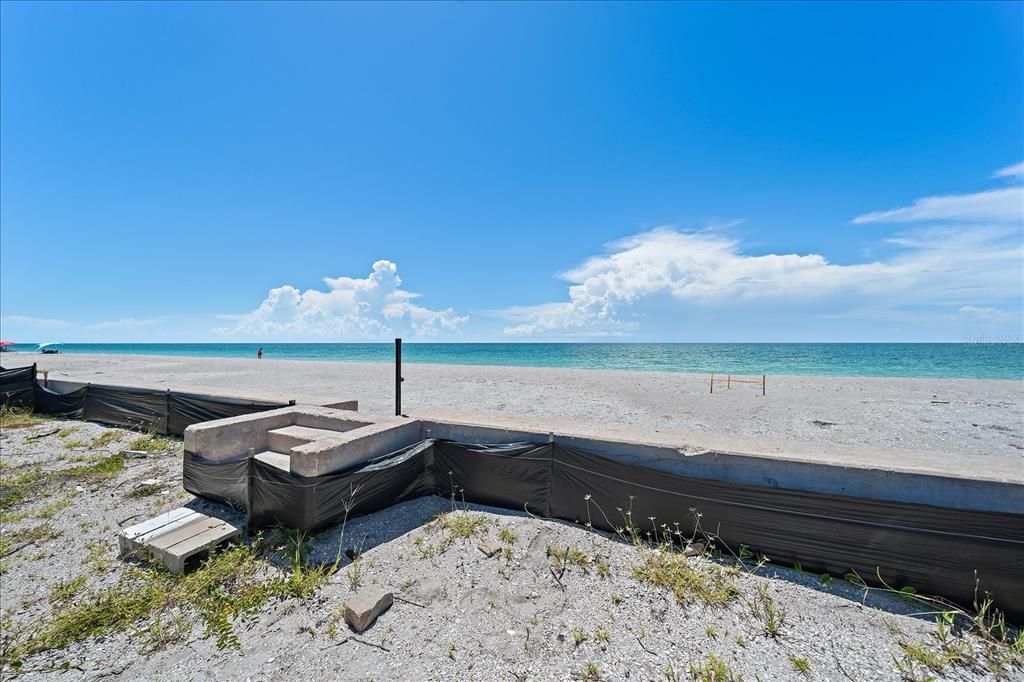 На продажу: $1,249,000 (0.25 acres)