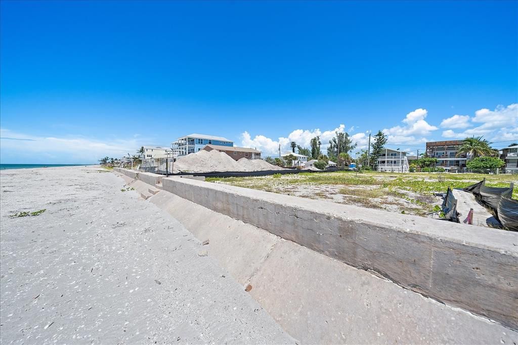 На продажу: $1,249,000 (0.25 acres)
