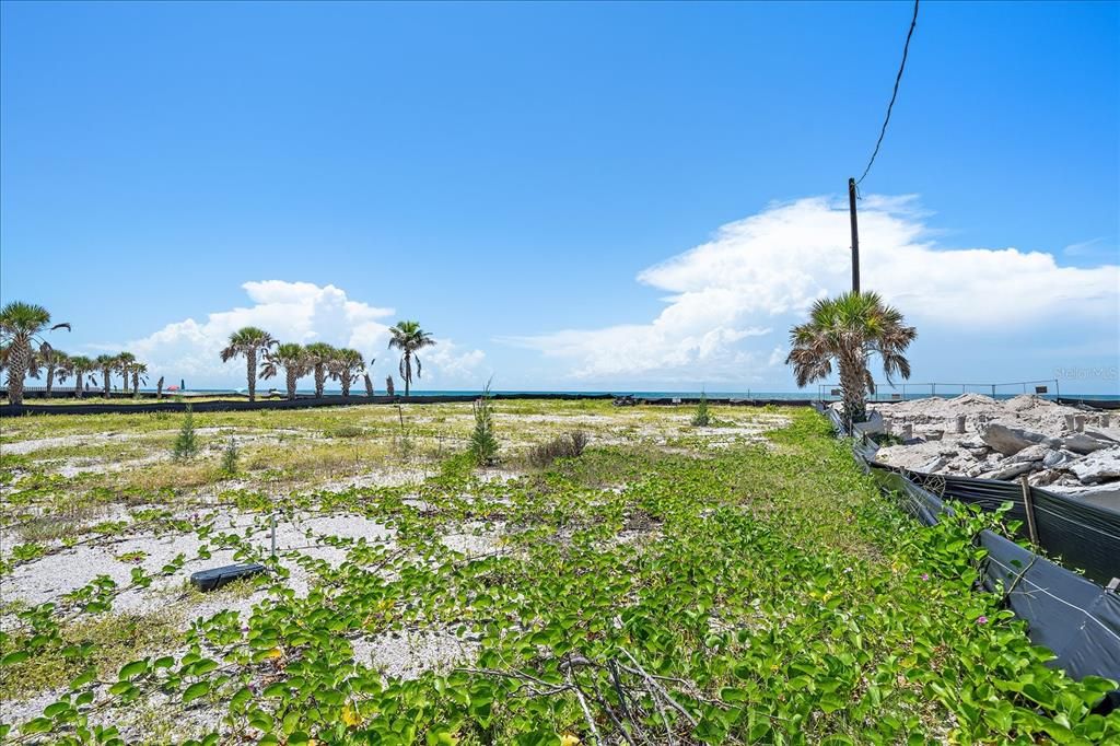 На продажу: $1,249,000 (0.25 acres)