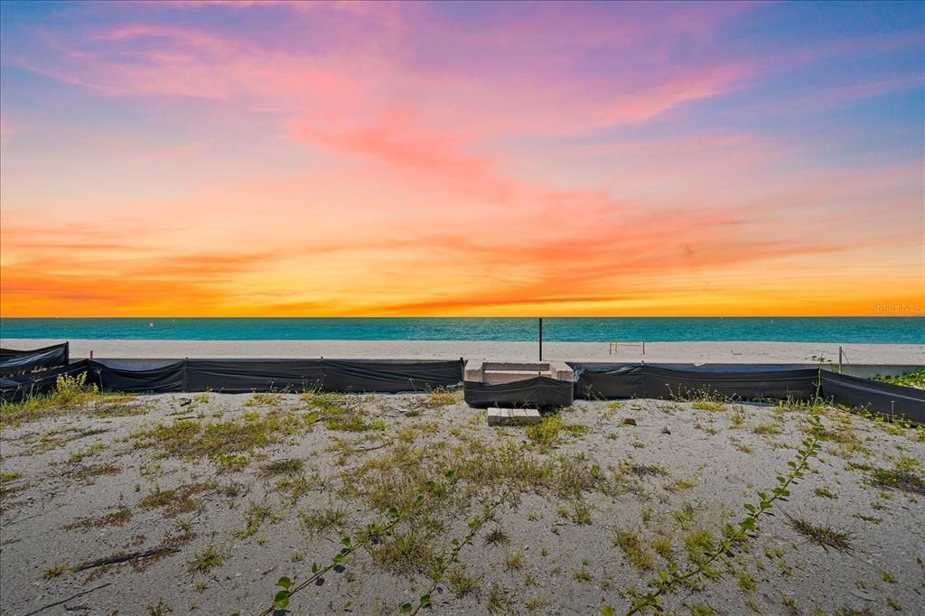 На продажу: $1,249,000 (0.25 acres)