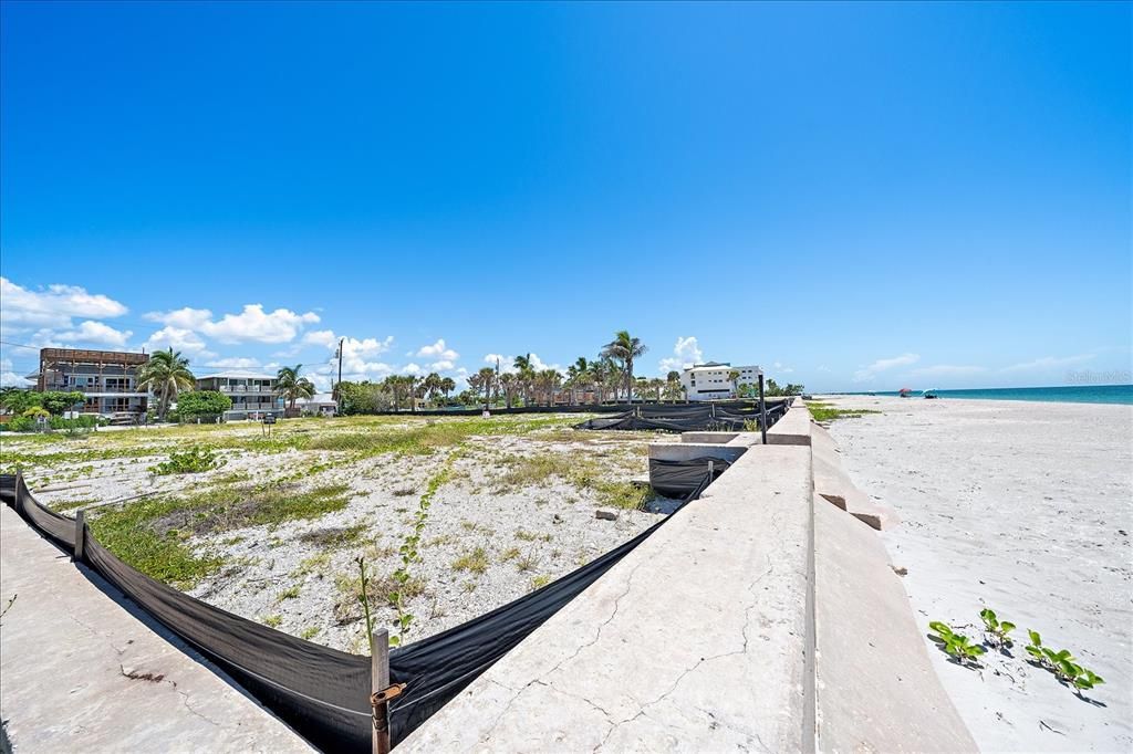 На продажу: $1,249,000 (0.25 acres)