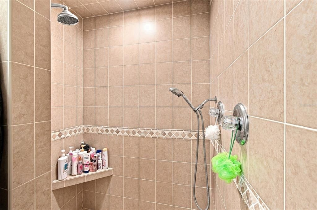 На продажу: $549,900 (5 спален, 4 ванн, 3691 Квадратных фут)