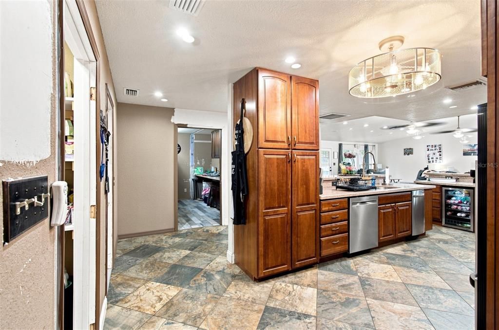 На продажу: $549,900 (5 спален, 4 ванн, 3691 Квадратных фут)