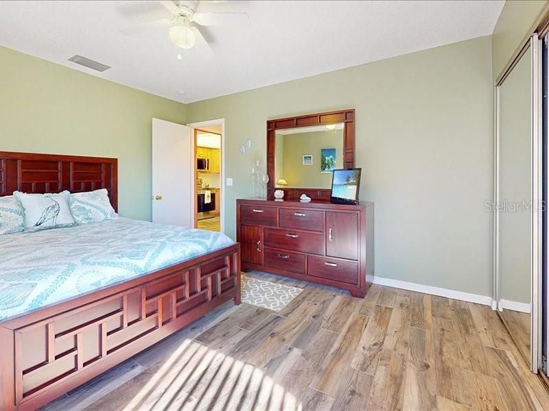 For Sale: $245,000 (2 beds, 2 baths, 1464 Square Feet)