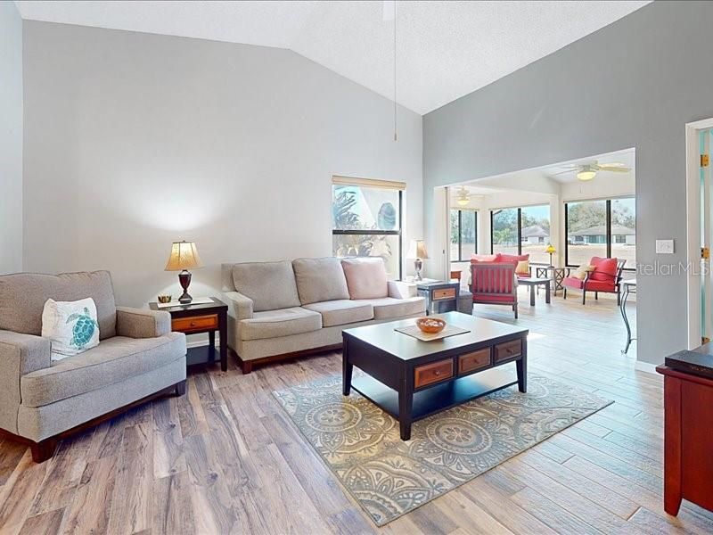 For Sale: $245,000 (2 beds, 2 baths, 1464 Square Feet)