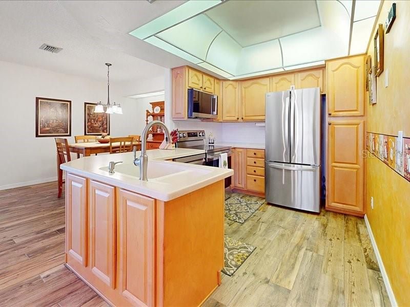 For Sale: $245,000 (2 beds, 2 baths, 1464 Square Feet)