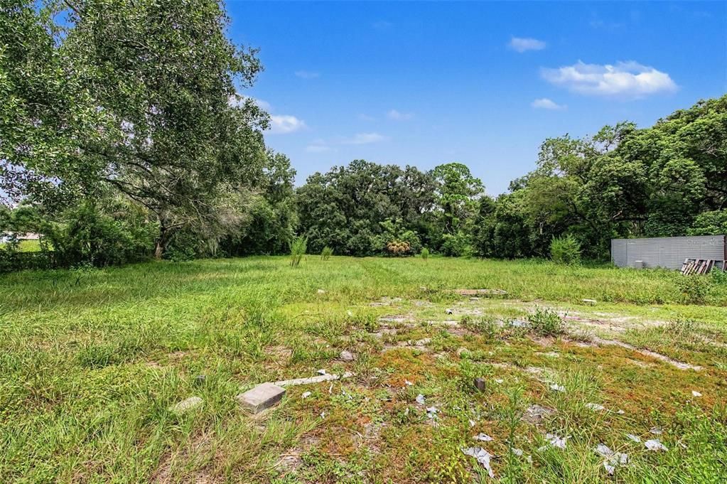 待售: $325,000 (2.01 acres)
