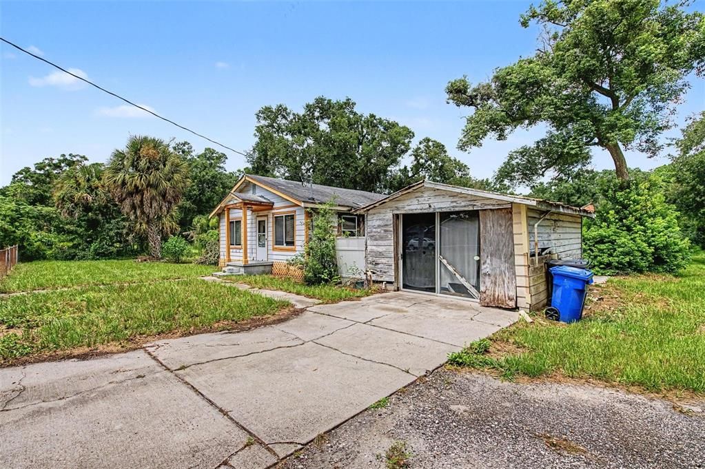 待售: $325,000 (2.01 acres)