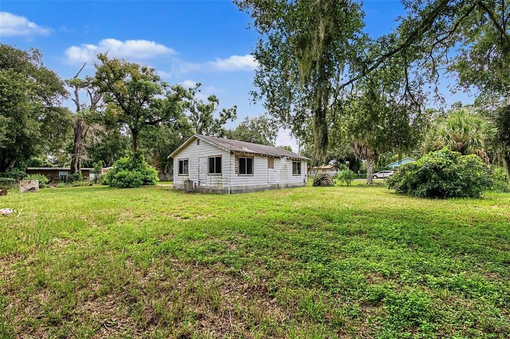 待售: $325,000 (2.01 acres)