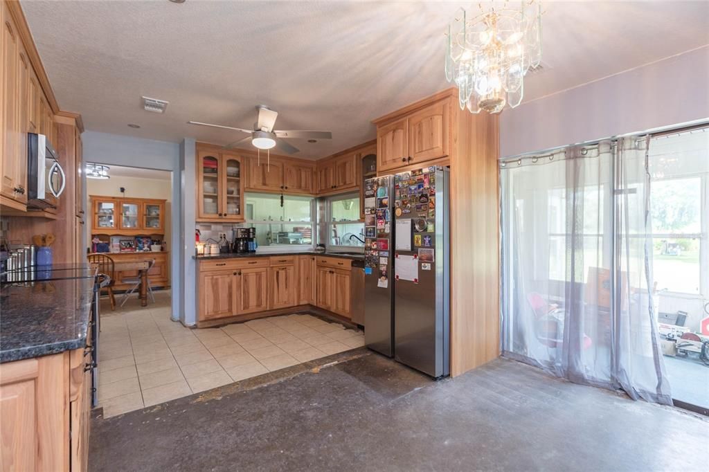 En Venta: $599,900 (4 camas, 3 baños, 2659 Pies cuadrados)