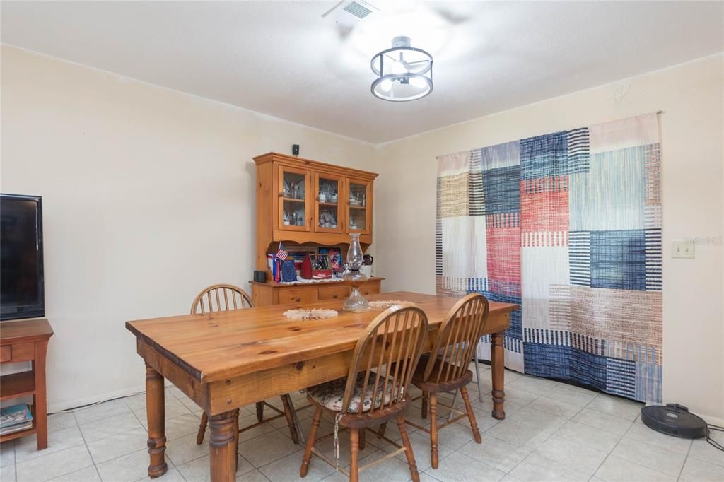 En Venta: $599,900 (4 camas, 3 baños, 2659 Pies cuadrados)