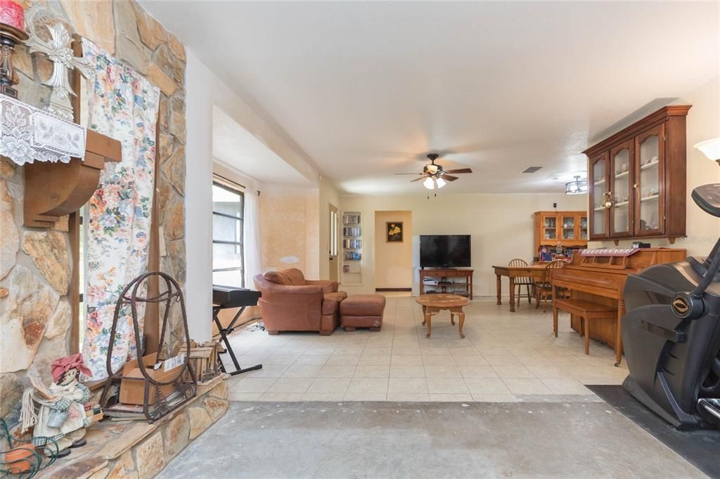 En Venta: $599,900 (4 camas, 3 baños, 2659 Pies cuadrados)