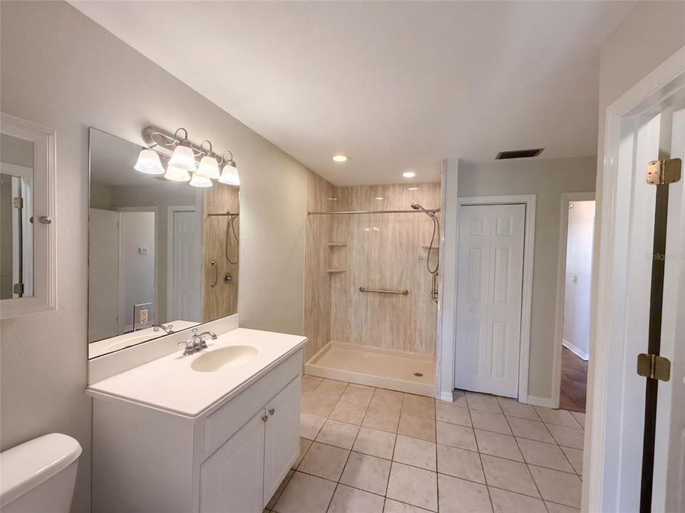 For Sale: $290,000 (3 beds, 2 baths, 1619 Square Feet)