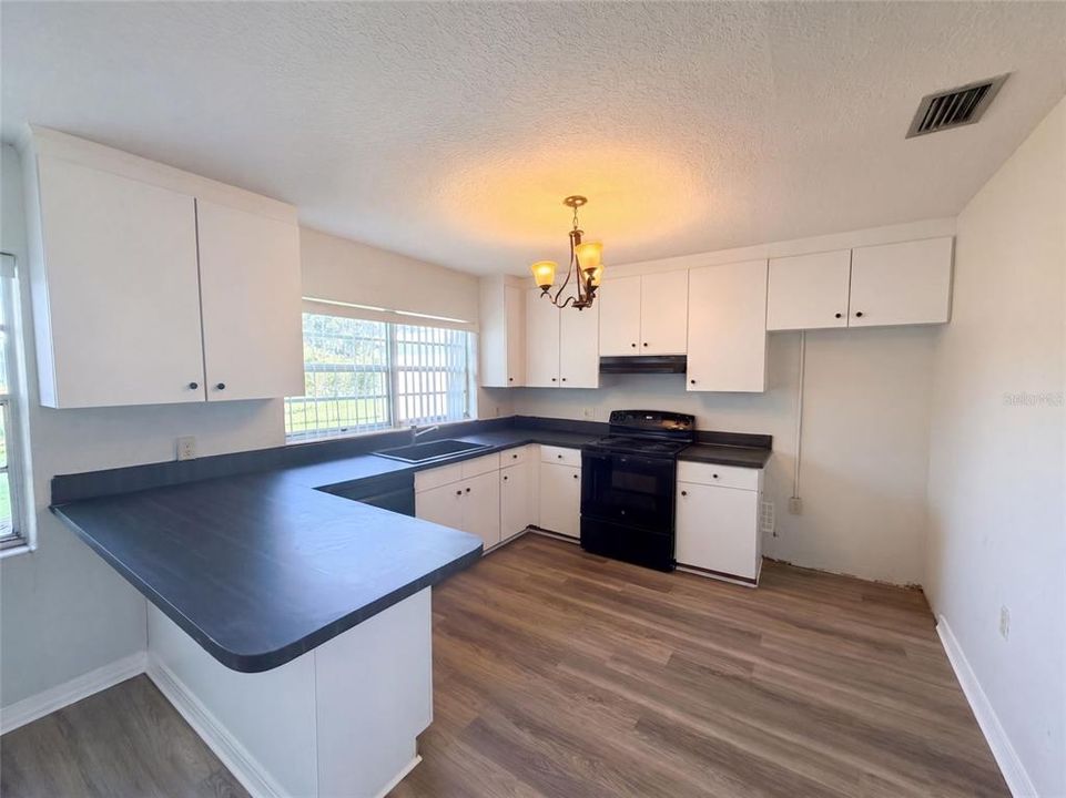 For Sale: $290,000 (3 beds, 2 baths, 1619 Square Feet)