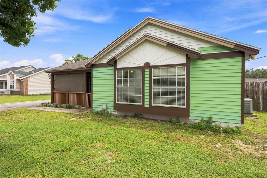 For Sale: $225,000 (3 beds, 2 baths, 1197 Square Feet)