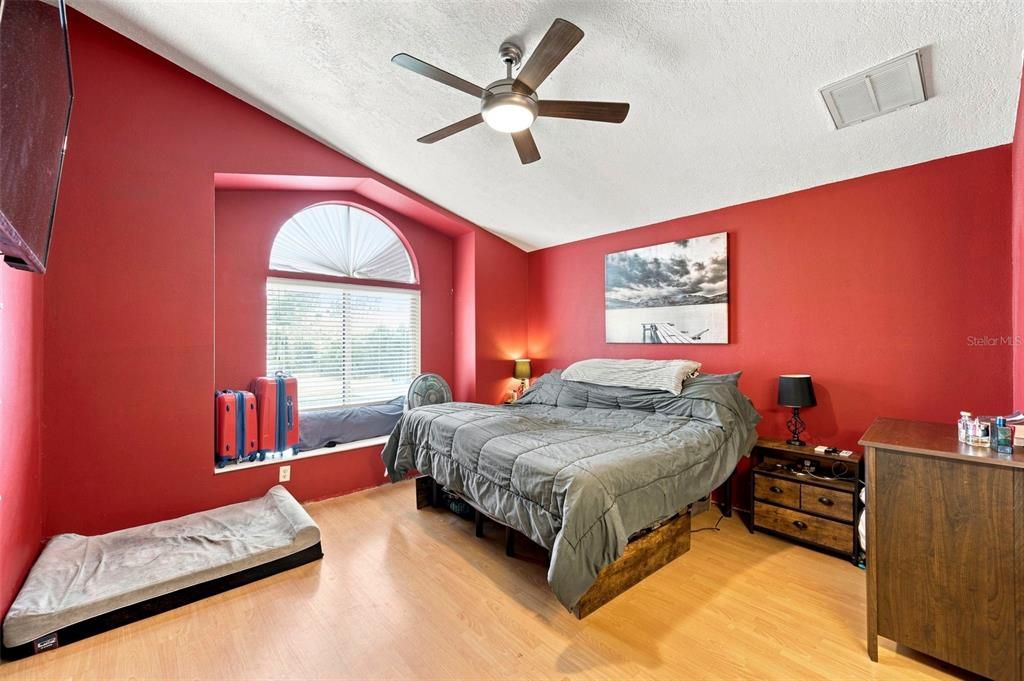 For Sale: $225,000 (3 beds, 2 baths, 1197 Square Feet)