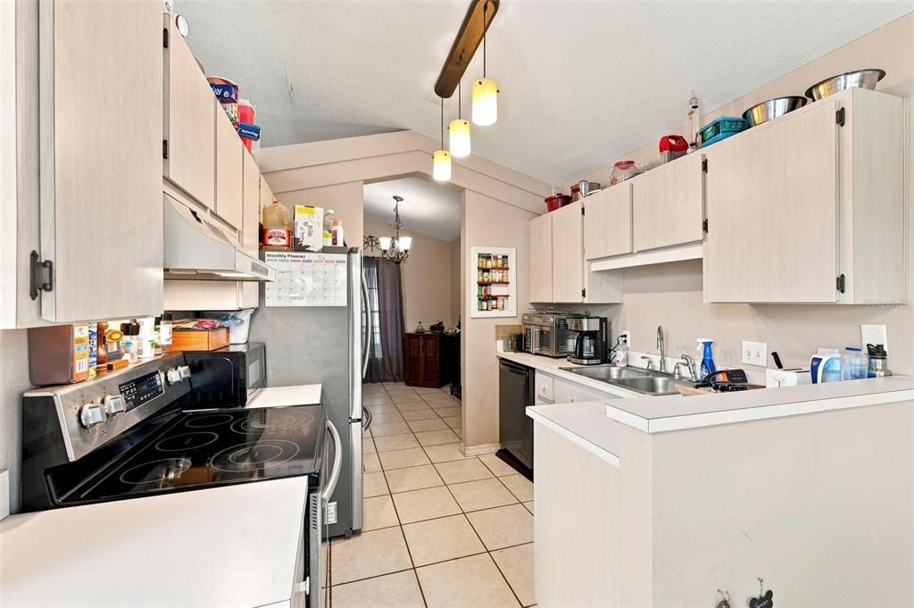 For Sale: $225,000 (3 beds, 2 baths, 1197 Square Feet)