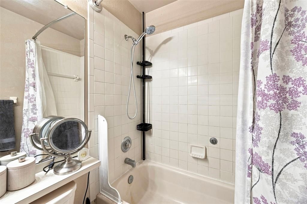 For Sale: $225,000 (3 beds, 2 baths, 1197 Square Feet)