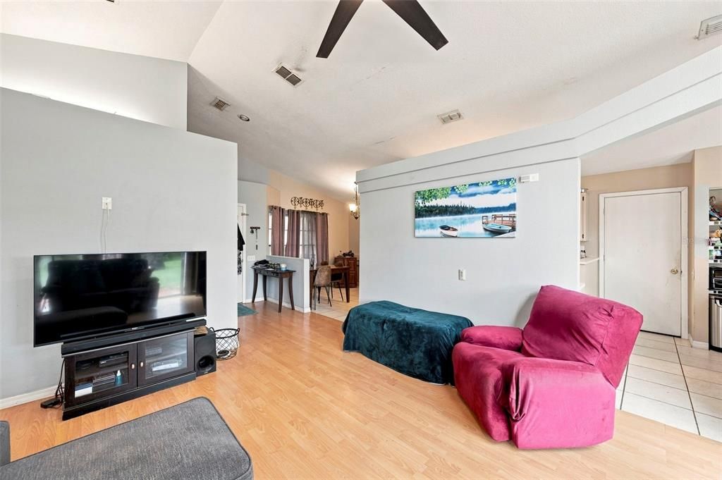 For Sale: $225,000 (3 beds, 2 baths, 1197 Square Feet)