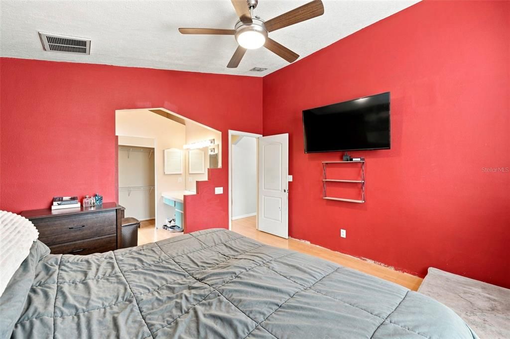 For Sale: $225,000 (3 beds, 2 baths, 1197 Square Feet)
