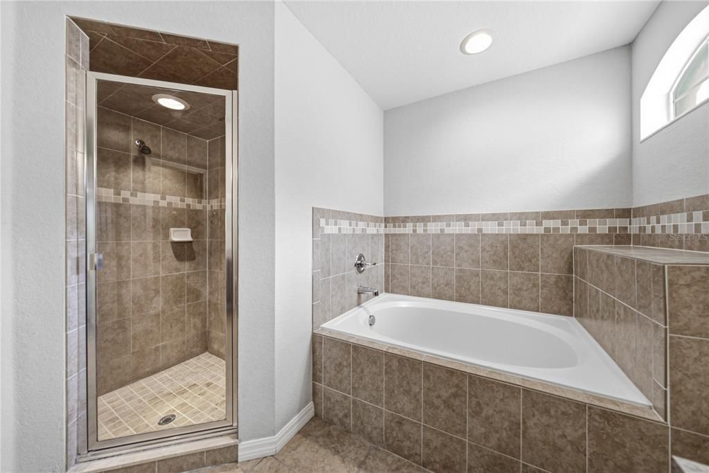 En Venta: $349,000 (3 camas, 2 baños, 1914 Pies cuadrados)