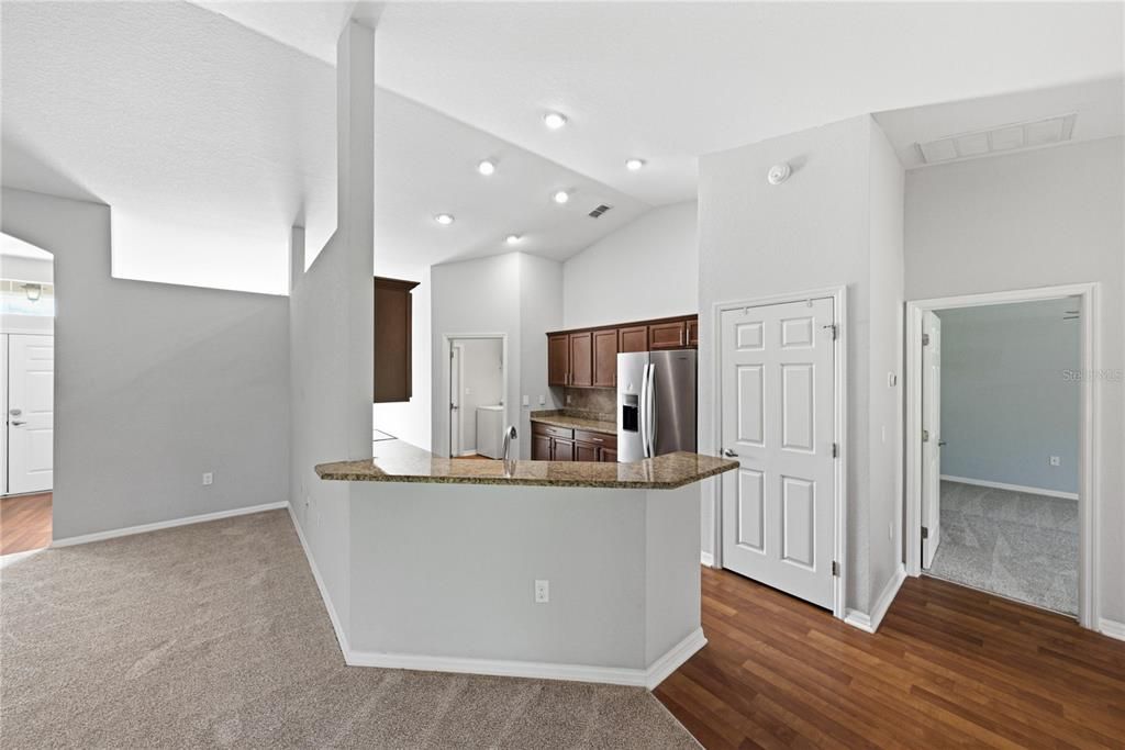 En Venta: $349,000 (3 camas, 2 baños, 1914 Pies cuadrados)
