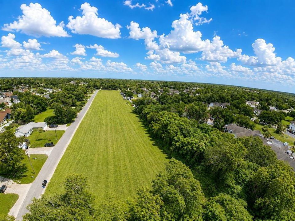 En Venta: $5,990,000 (4.15 acres)