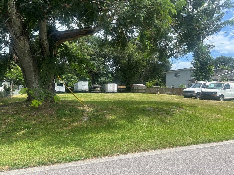На продажу: $119,900 (0.28 acres)