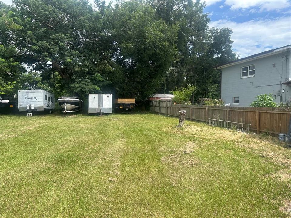 На продажу: $119,900 (0.28 acres)