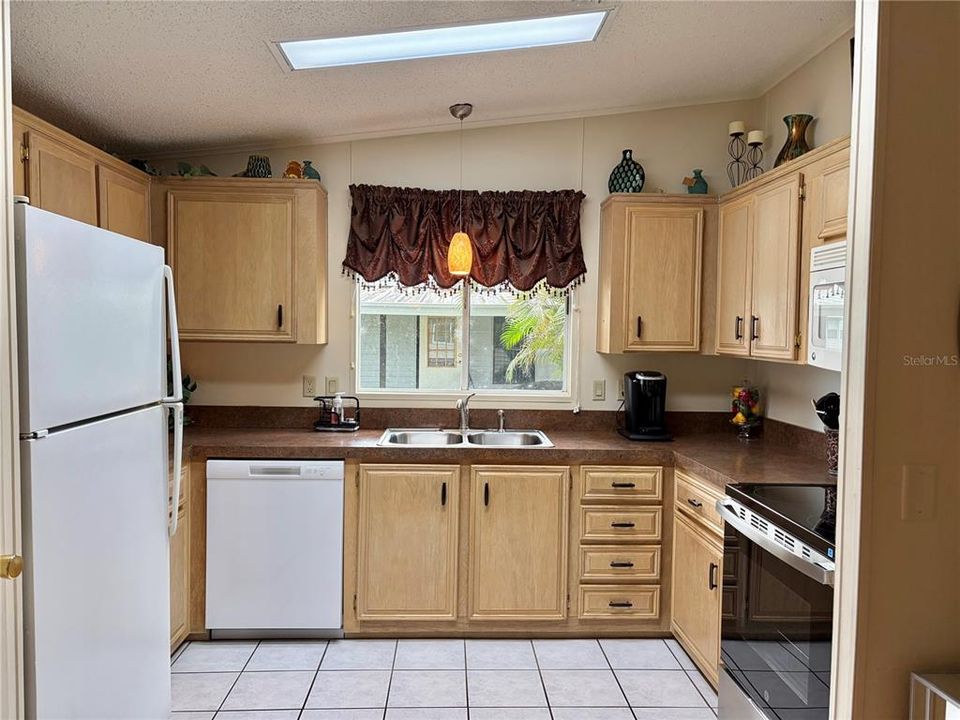 En Venta: $174,900 (2 camas, 2 baños, 950 Pies cuadrados)