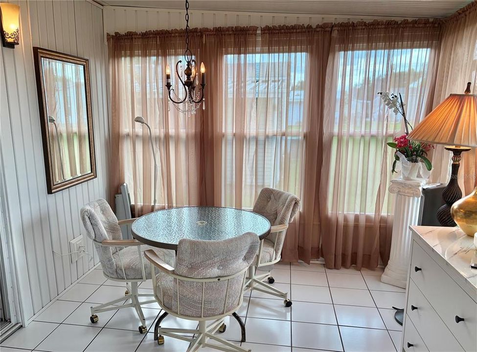 En Venta: $174,900 (2 camas, 2 baños, 950 Pies cuadrados)