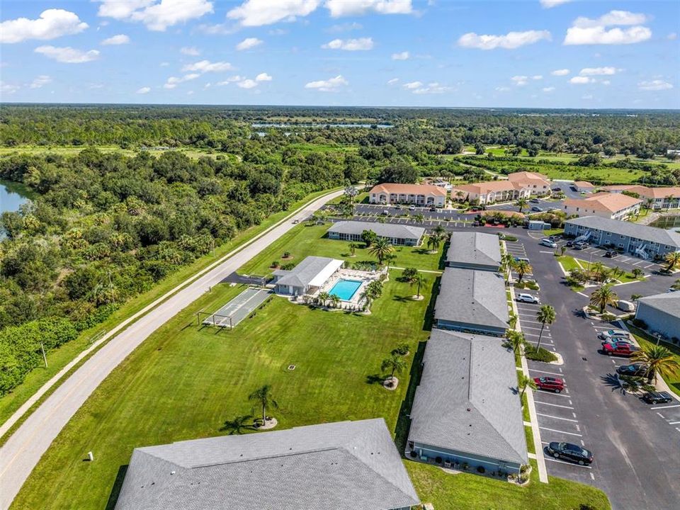На продажу: $174,900 (2 спален, 2 ванн, 1110 Квадратных фут)