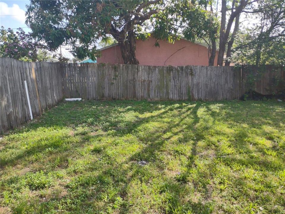 For Rent: $1,395 (2 beds, 1 baths, 838 Square Feet)