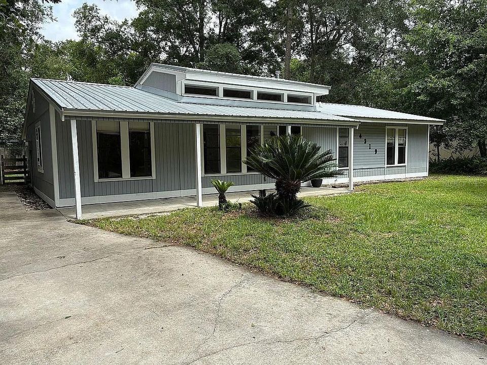 For Rent: $2,300 (3 beds, 2 baths, 1224 Square Feet)