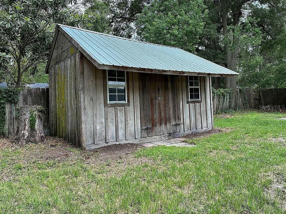 For Rent: $2,300 (3 beds, 2 baths, 1224 Square Feet)