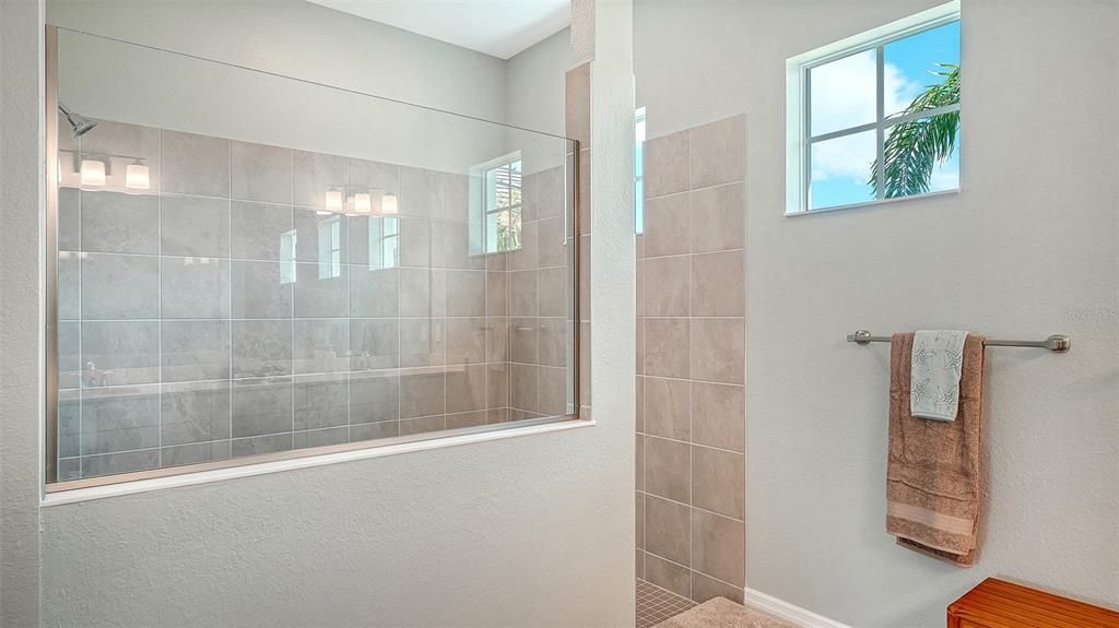 For Rent: $10,500 (3 beds, 3 baths, 2650 Square Feet)