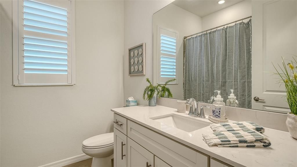 For Rent: $10,500 (3 beds, 3 baths, 2650 Square Feet)
