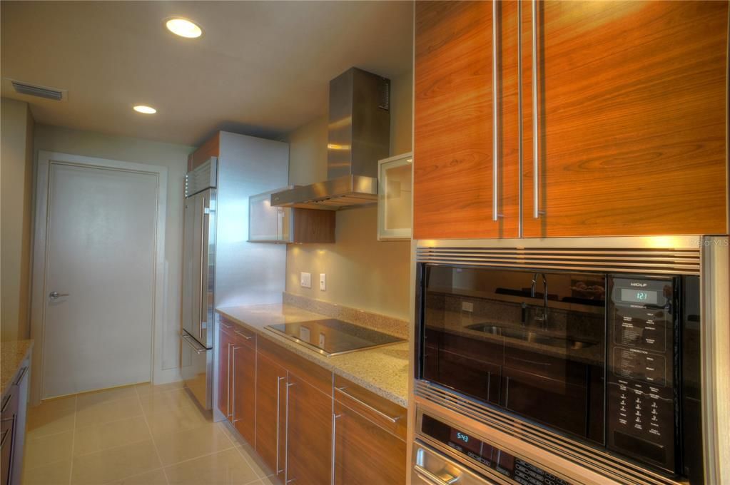 В аренду: $3,950 (2 спален, 2 ванн, 1765 Квадратных фут)